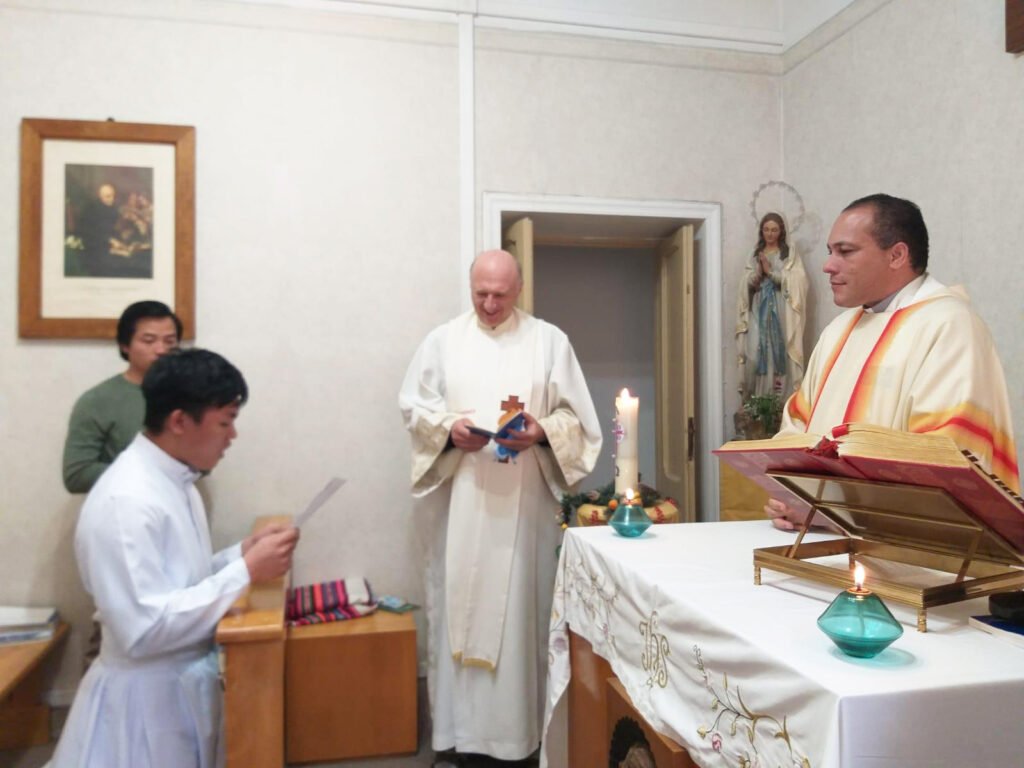 La celebrazione eucaristica con il rito di rinnovo dei Voti religiosi ha avuto luogo nella cappella del Seminario internazionale ed è stata presieduta dal nostro Superiore Generale P. Manoel Rosa.