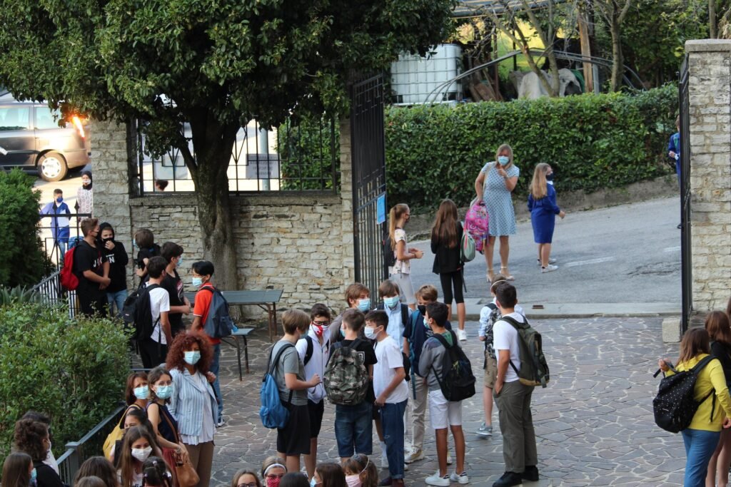 La scuola ha riaperto in presenza.