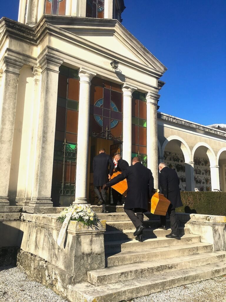 P. Nicola è seppellito nel cimitero di Possagno.