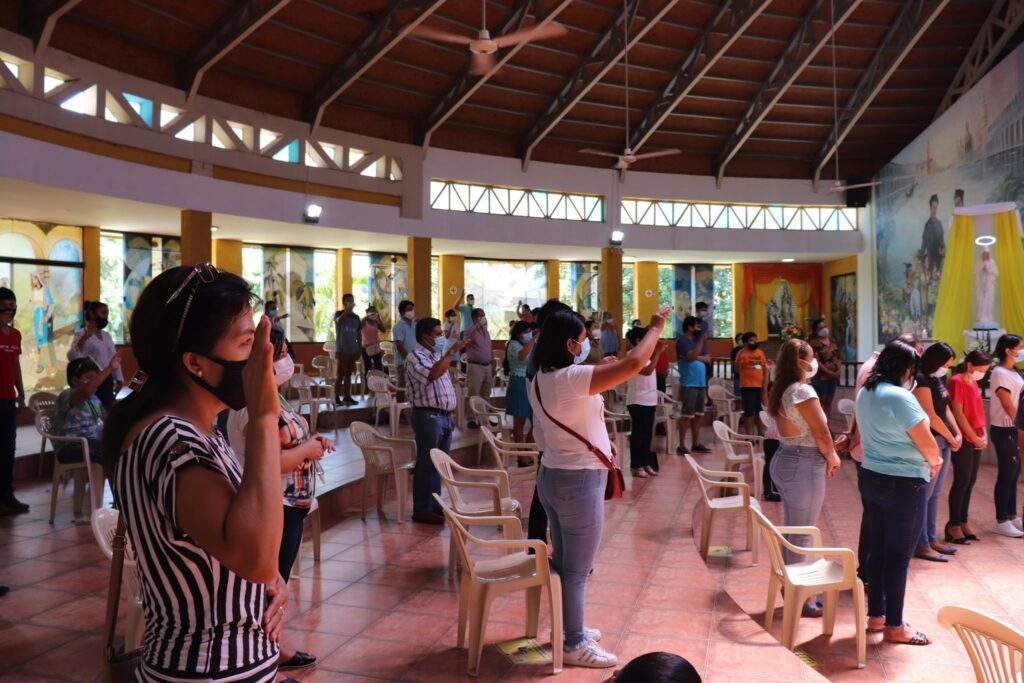 Invio di nuovi catechisti, parrocchia Cristo Liberador, Bolivia.