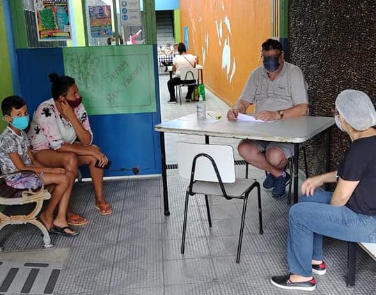 Nella nostra regione molte famiglie hanno bisogno di aiuto. Attualmente stiamo organizzando e distribuendo cibo per aiutare.