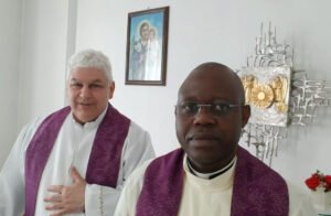 P. Antônio Élcio Aleixo e P. Clément Boke Mpamfila.