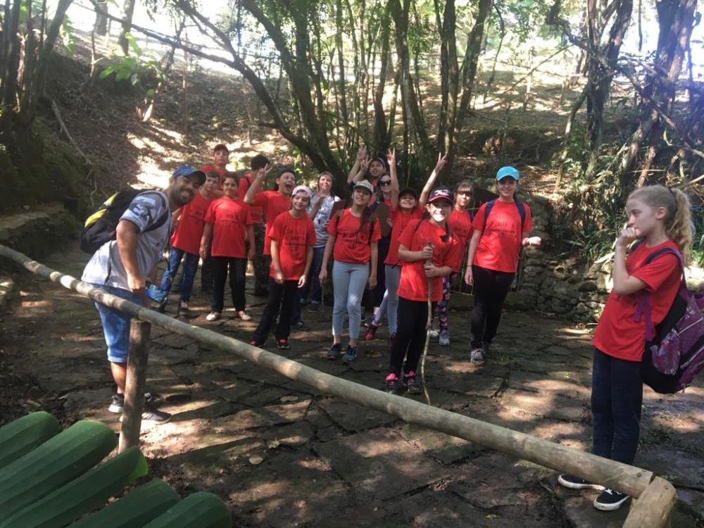 Abbiano una grande stima per l'apostolato educativo tra i giovani.