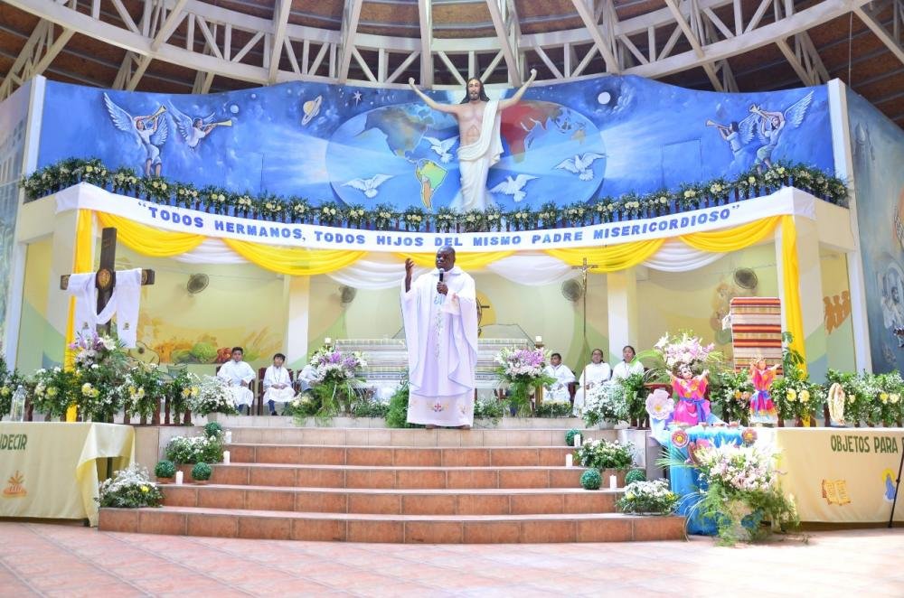 “Todos hermanos, todos hijos del mismo Padre Misericordioso”... slogan della celebrazione del 17°aniversario della Parrocchia Cristo Liberador.