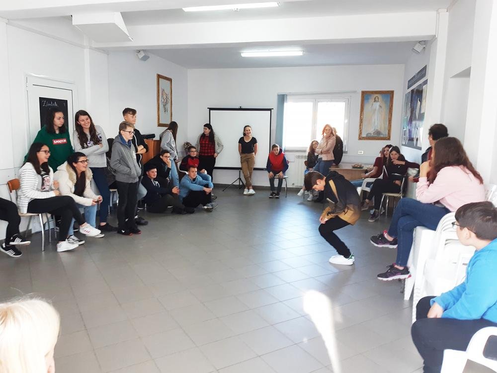 Sabato (12 ottobre), più di una quarantina giovani sono arrivati al Centro giovanile "San Giuseppe" dei Padri Cavanis di Pascani, Romania, per participare a un nuovo incontro giovanile formativo.