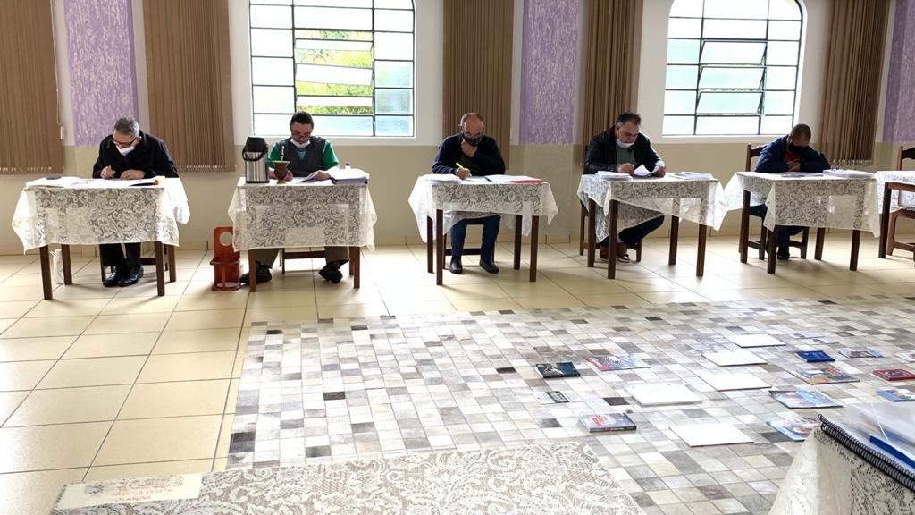 Questo momento per i padri capitolari è un cammino di ascolto del popolo di Dio e dei segni che Dio continua a presentare.