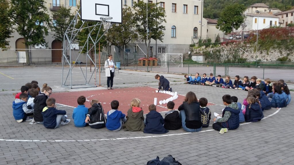 Giovedì 18 ottobre 2018: i bambini di tutto il mondo sono invitati a pregare insieme il rosario per la pace. Perchè Dio ha dato ai bambini un grande potere: quello di aiutarlo a vincere il male con la preghiera.