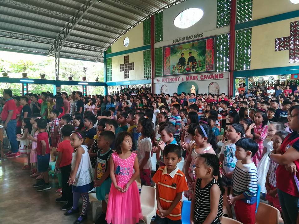 "L'educazione cristiana tende a far sì che i giovani raggiungano una conveniente maturità umana, in un ambiente permeato di spirito evangelico, di libertà e di carità..."