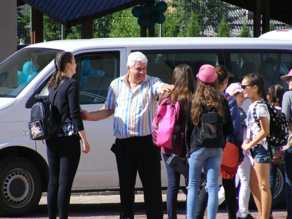 "I giovani rappresentano il senso dell’esistenza della nostra Congregazione Cavanis". Foto: P. Antônio Élcio Aleixo accoglie i ragazzi.