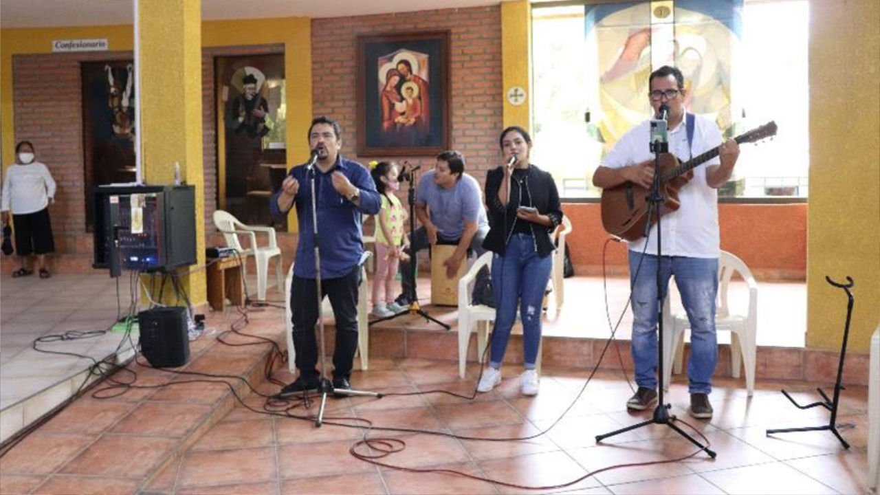 La comunità della Parrocchia Cristo Liberador, a Santa Cruz de La Sierra - Bolivia, ha celebrato la festa della patrona Nossa Senhora de Guadalupe.